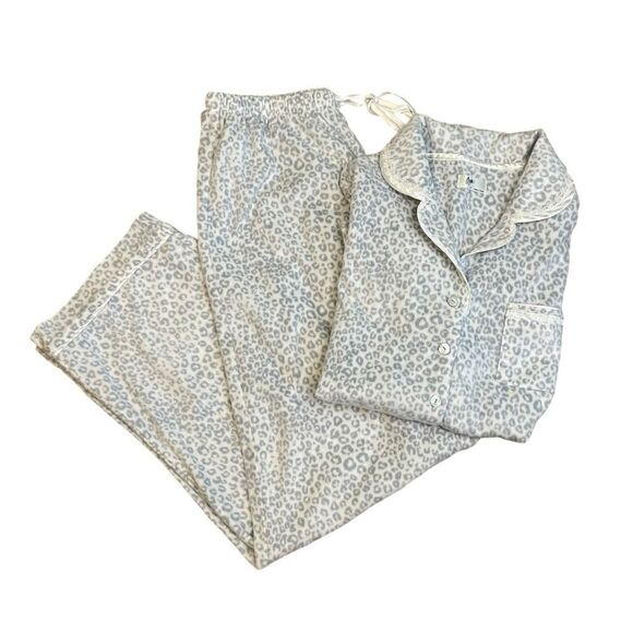 Aria Collection Animal Print Pajama Set Light Gray and White Micro Fleece 2 Piec - Picture 1 of 8